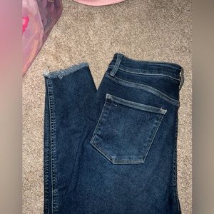 We The Free Dark Wash Skinny Jeans w Distressed Ankle size 31